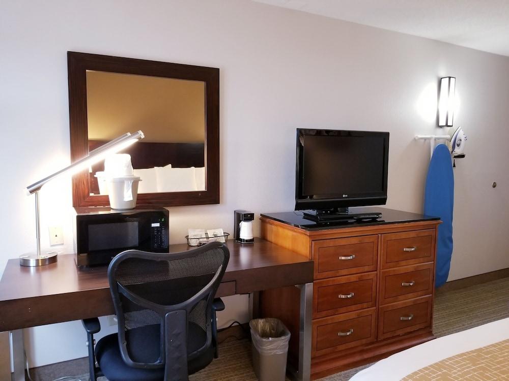 Travelodge By Wyndham Fort Wayne North Экстерьер фото