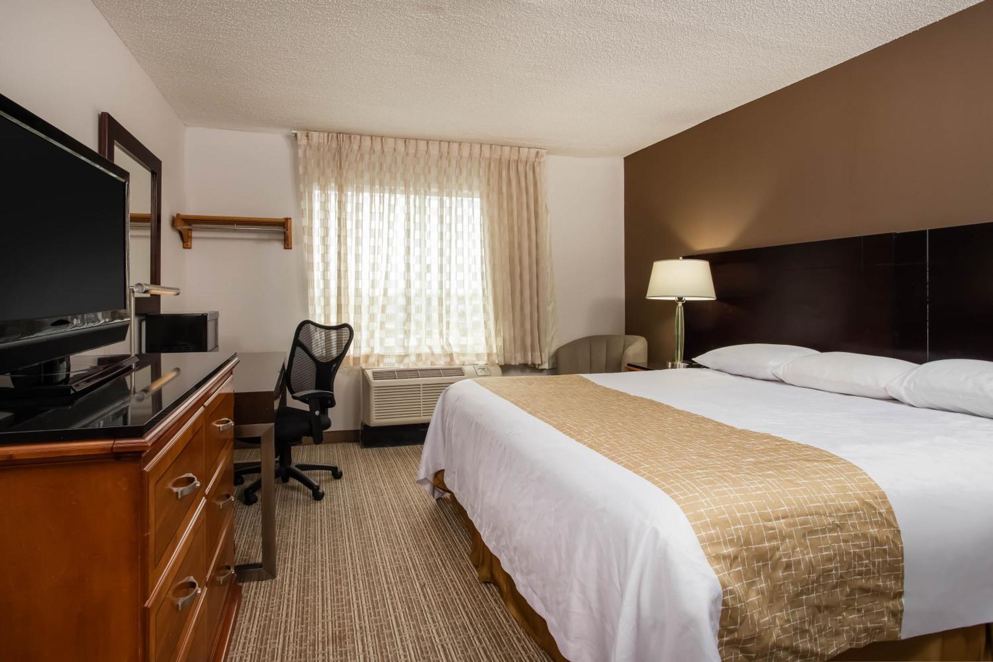 Travelodge By Wyndham Fort Wayne North Экстерьер фото