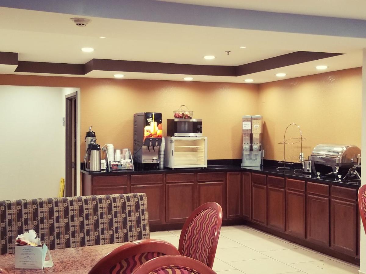 Travelodge By Wyndham Fort Wayne North Экстерьер фото