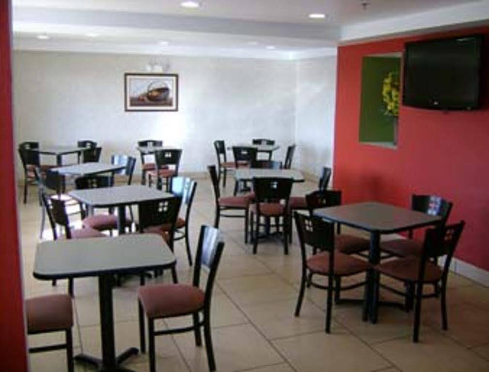 Travelodge By Wyndham Fort Wayne North Экстерьер фото